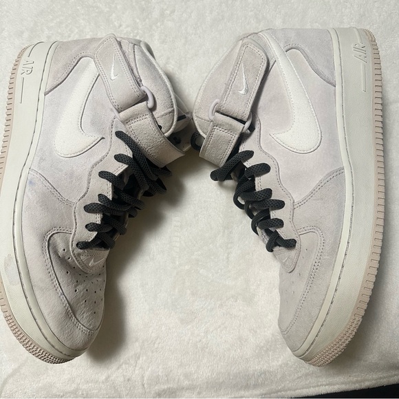 Nike Cream and Black High-Top Sneakers Nike Air Force 1 High sneakers - Picture 3 of 7